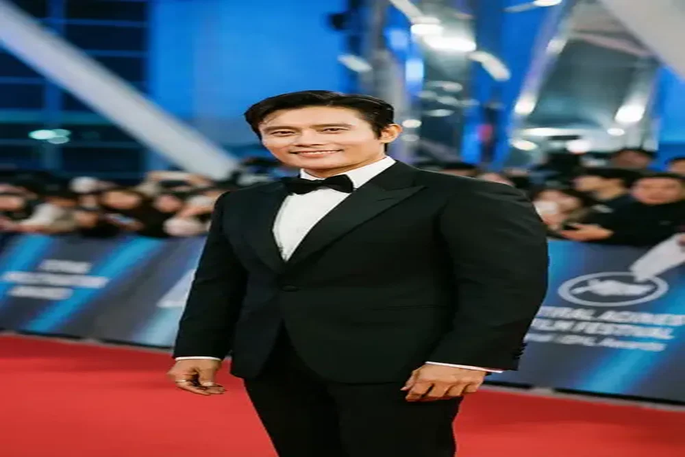 黑丝合作国际男演员红毯照